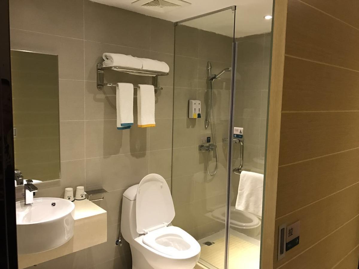 See U Select Hotel ووهان المظهر الخارجي الصورة